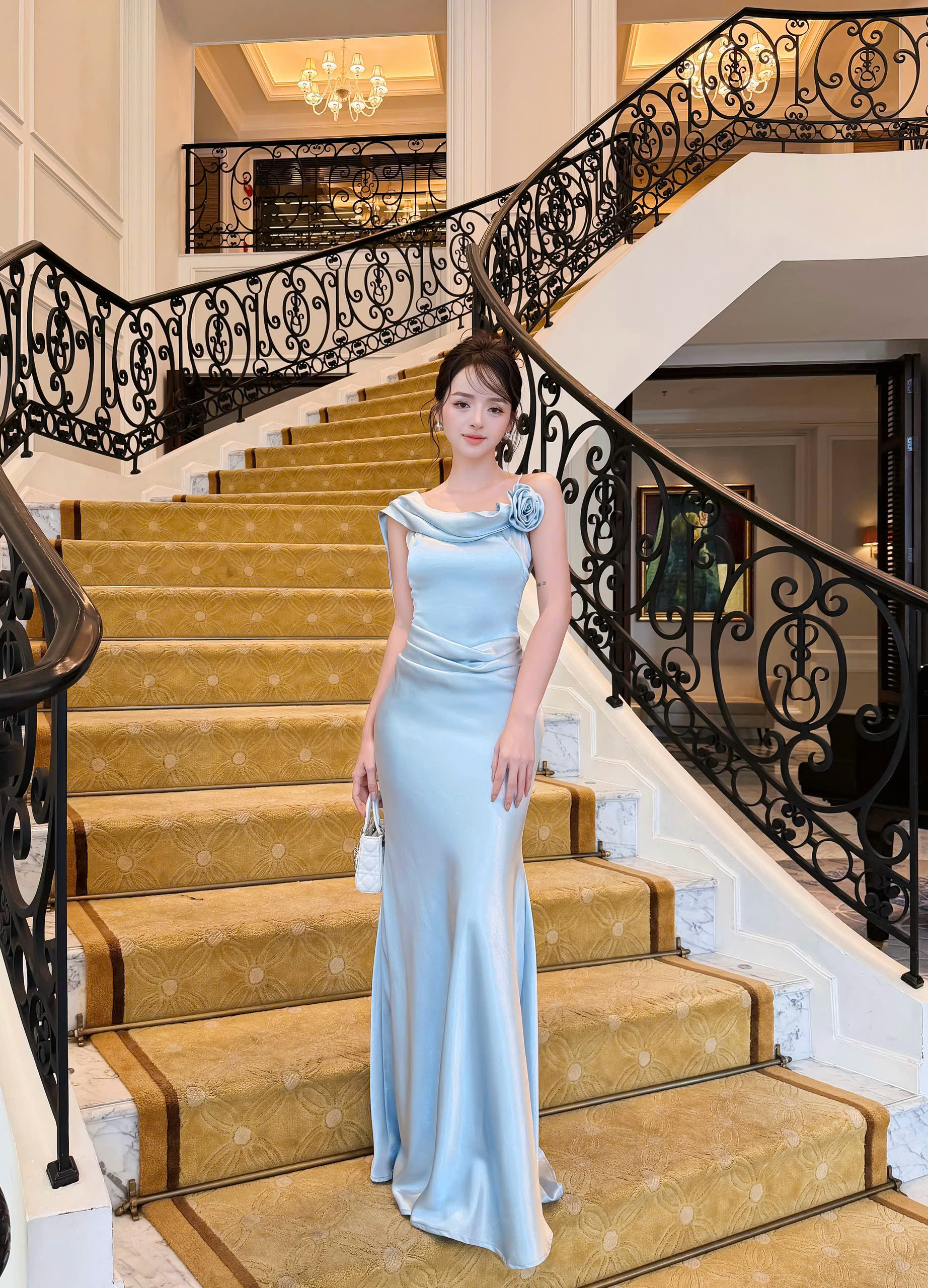 Đầm Lụa Satin Xanh Ngọc Cao Cấp Dáng Dài Kèm Cài Hoa Sang Trọng D0203