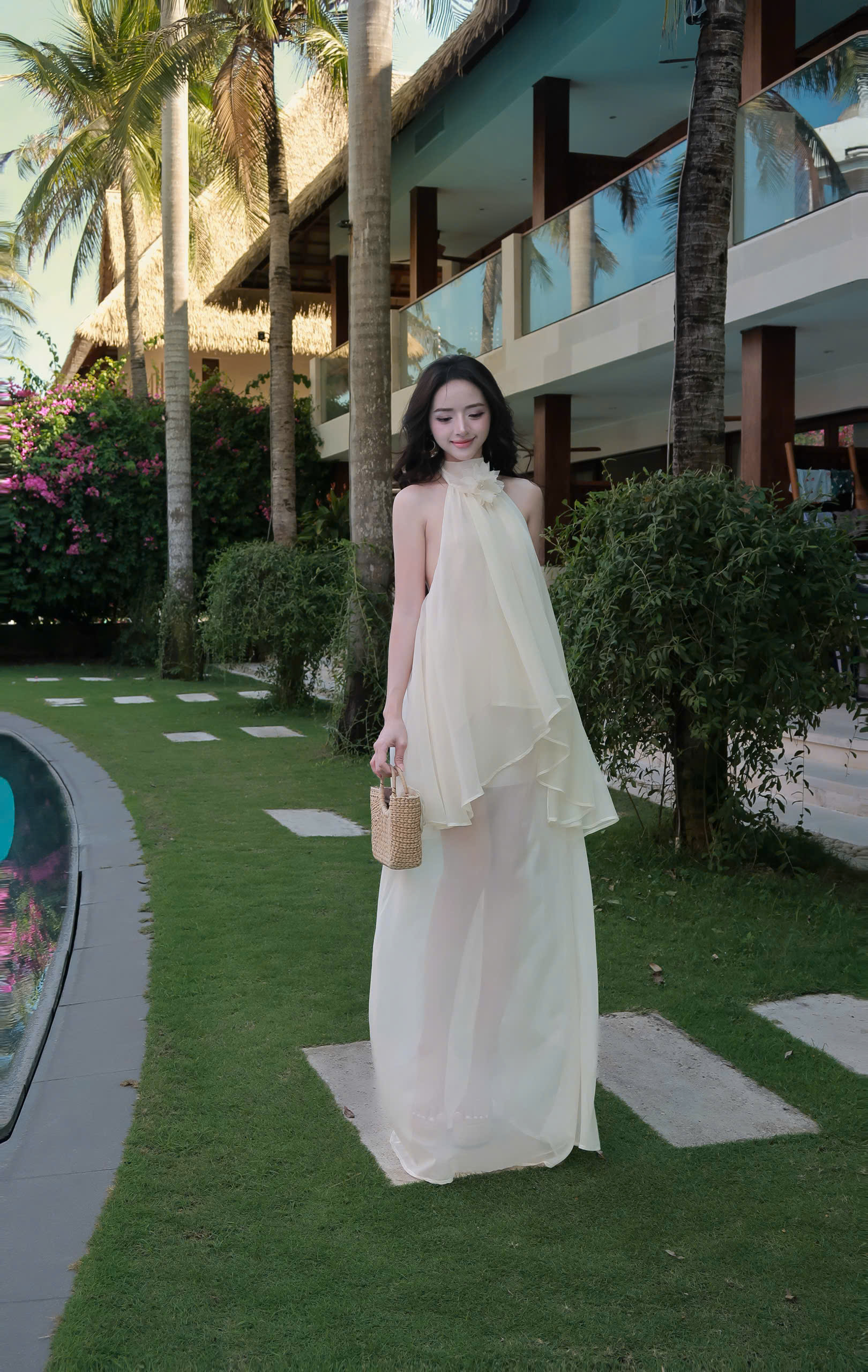 Sét Áo yếm hở lưng đính hoa + chân váy dài