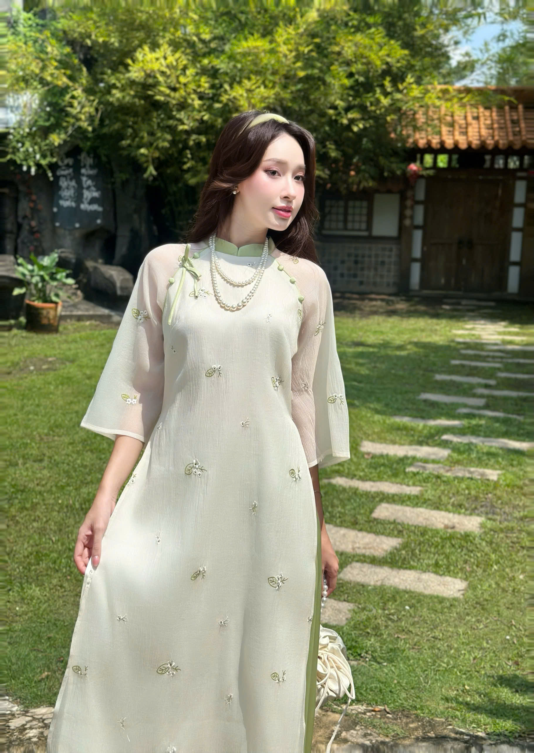 Mộc Diệp - Sét áo dài tay lửng thêu hoa lá đính nơ phối nút bọc + quần