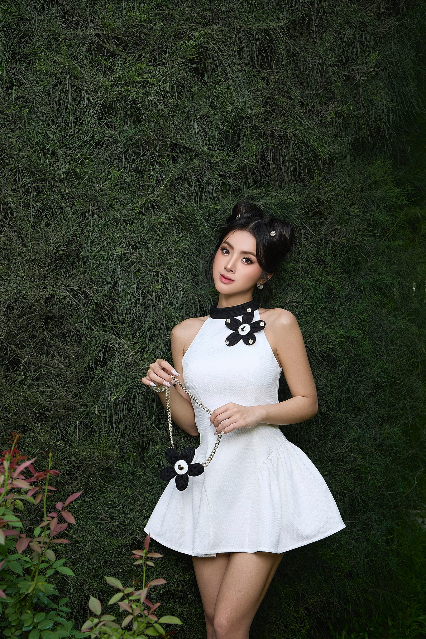 Đầm xòe cổ yếm đính hoa