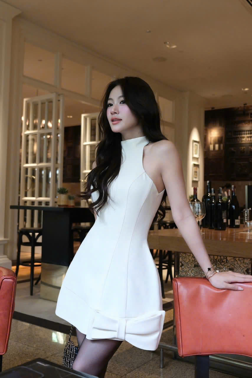 Đầm sát nách phom A đính nơ sang chảnh