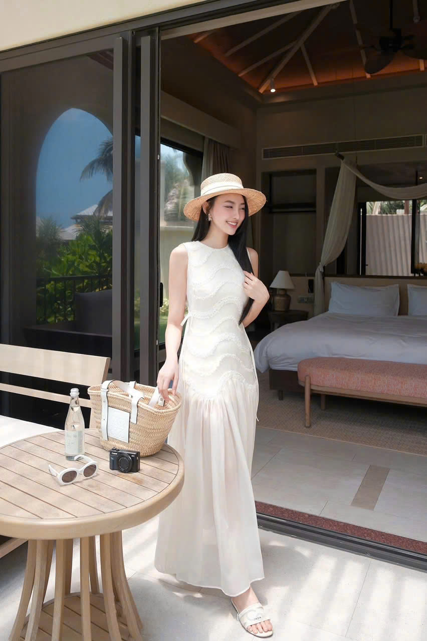 Đầm maxi đi du lịch sát nách họa tiết sóng dáng dài