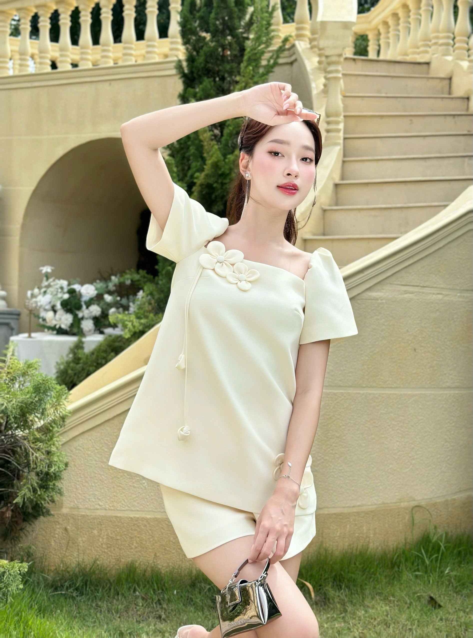 Sét bộ áo cổ vuông tay phồng đính hoa + Quần Short có túi D0163